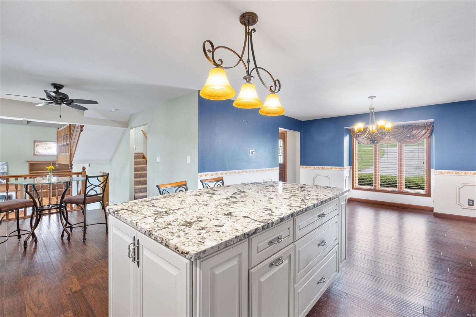 6127 Erb Road St. Louis, MO 63129 - Photo 7 of 42