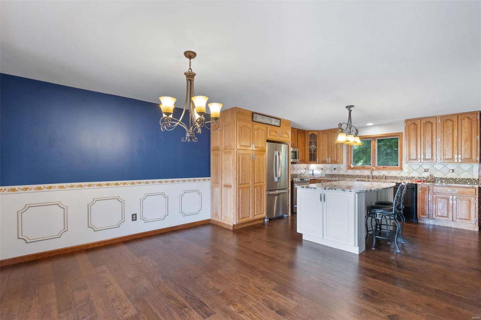 6127 Erb Road St. Louis, MO 63129 - Photo 8 of 42