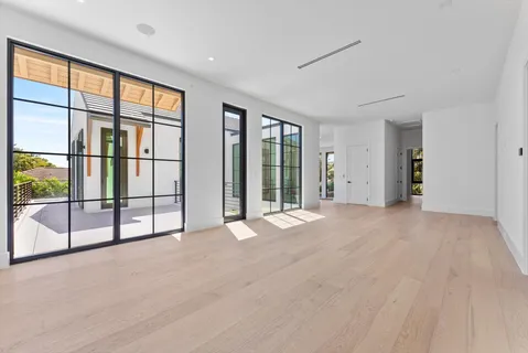 $5,950,000 | 880 Northeast 3rd Avenue, Boca Raton, FL 33432