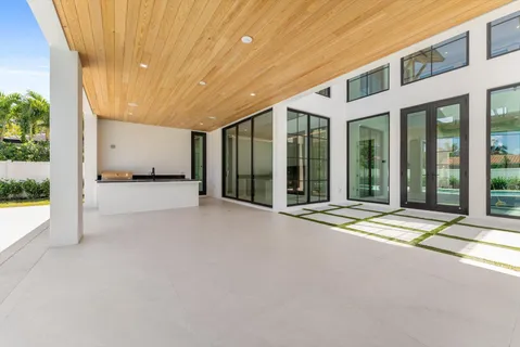 $5,950,000 | 880 Northeast 3rd Avenue, Boca Raton, FL 33432