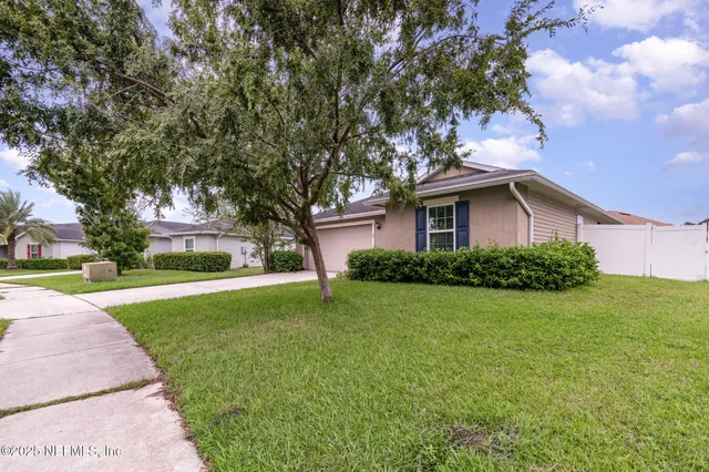 a view of a house with a yard