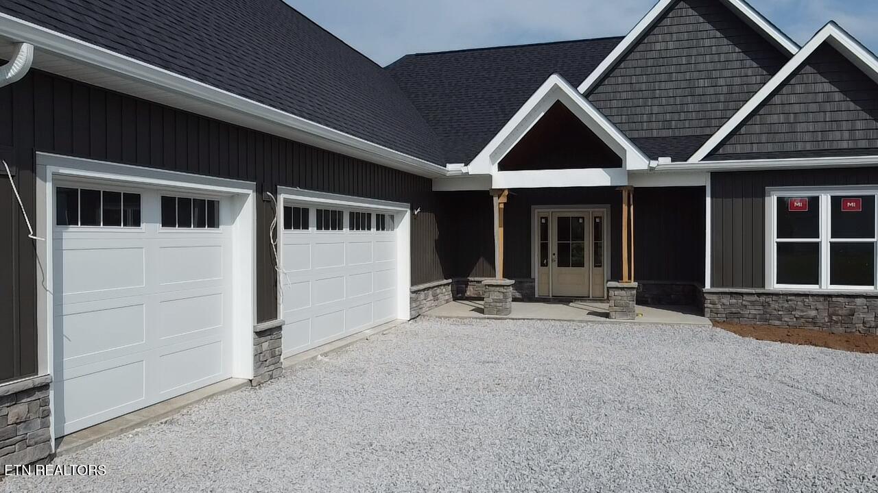 361 Meadow Road West Greenback, TN 37742 - Photo 3 of 19 2025-06-05-17-08-06-085