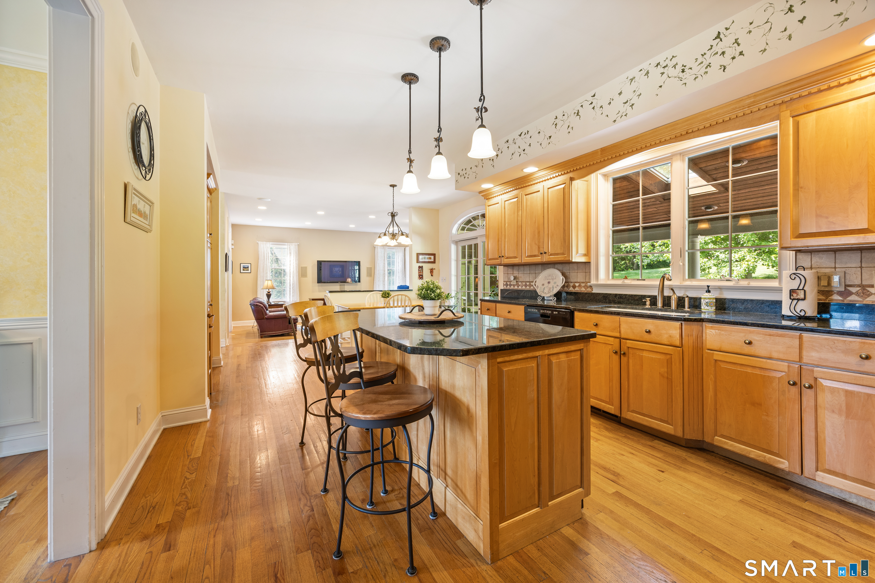 325 Westwood Road Bristol, CT 06010 - Photo 12 of 38