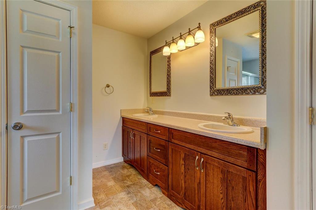 140 Slaydon Road Eden, NC 27288 - Photo 13 of 30 Master Bath