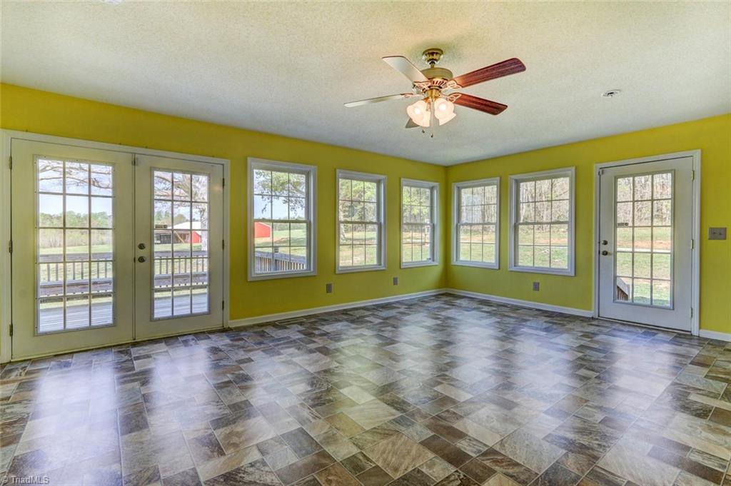 140 Slaydon Road Eden, NC 27288 - Photo 20 of 30 Sun room