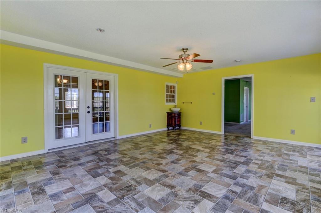 140 Slaydon Road Eden, NC 27288 - Photo 21 of 30 Sun room