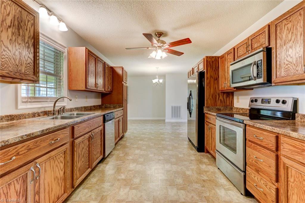 140 Slaydon Road Eden, NC 27288 - Photo 9 of 30 Kitchen