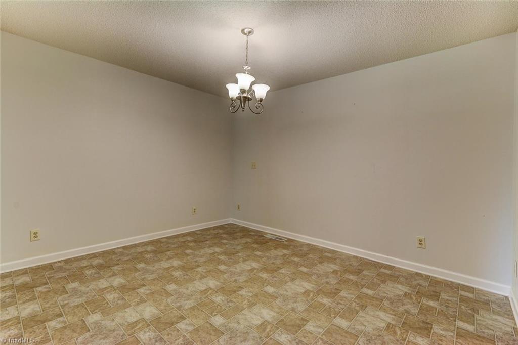 140 Slaydon Road Eden, NC 27288 - Photo 10 of 30 Dining room