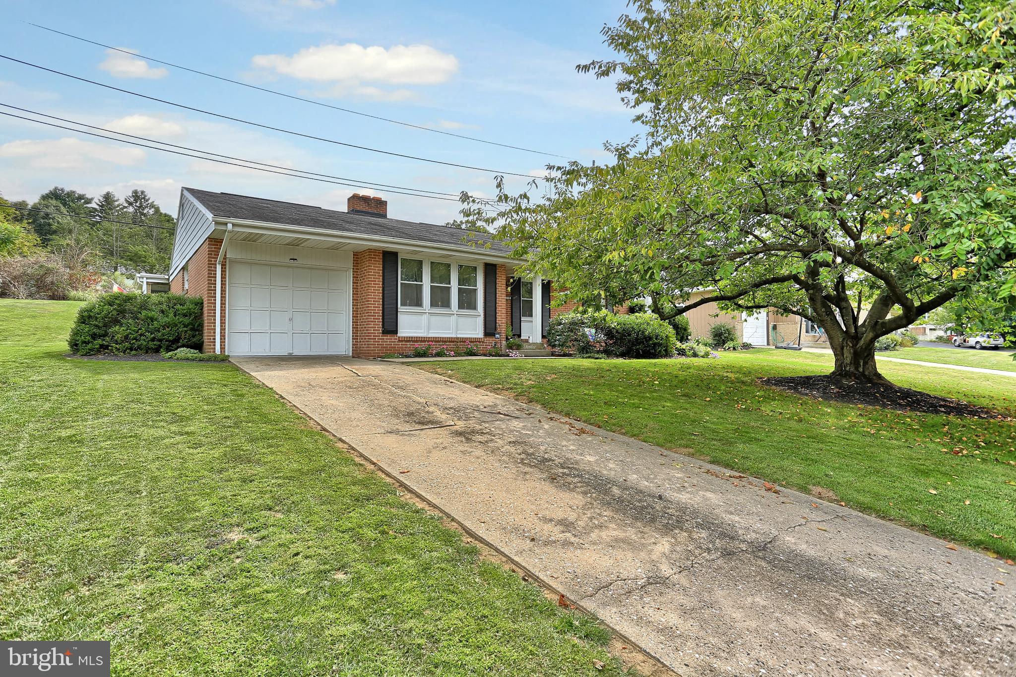 710 Hillcrest Road York, PA 17403 - Photo 1 of 33 Gallery Image 1
