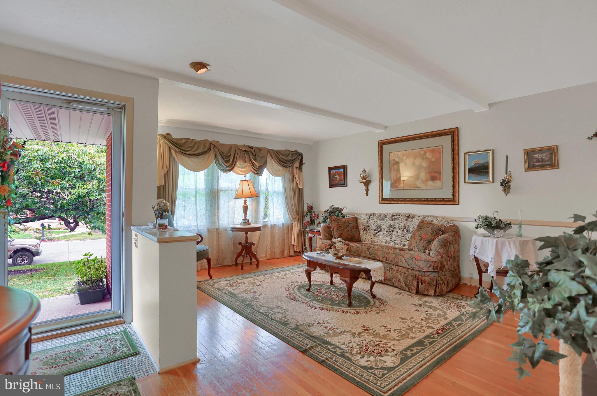 710 Hillcrest Road York, PA 17403 - Photo 4 of 33 Gallery Image 4
