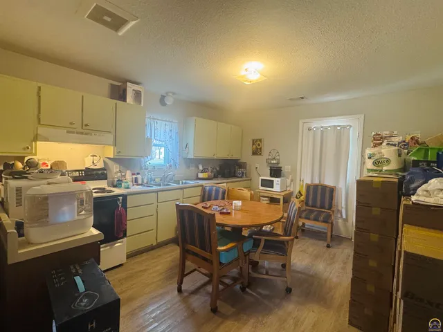 $99,900 | 1202 North 13th Street, Osage City, KS 66523