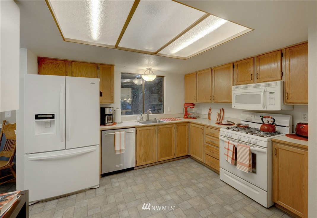 2416 198th Place Southeast Bothell, WA 98012 - Photo 6 of 17 Gallery Image 6
