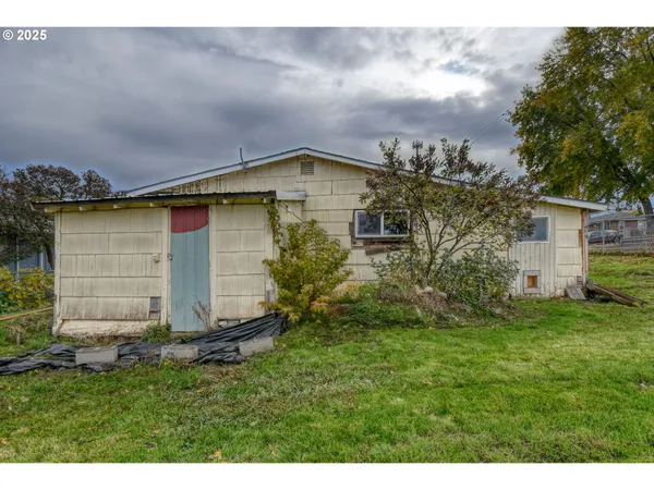$65,000 | 703 Southeast Isaac Avenue, Pendleton, OR 97801