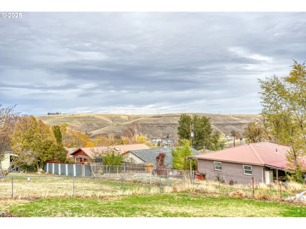 $65,000 | 703 Southeast Isaac Avenue, Pendleton, OR 97801