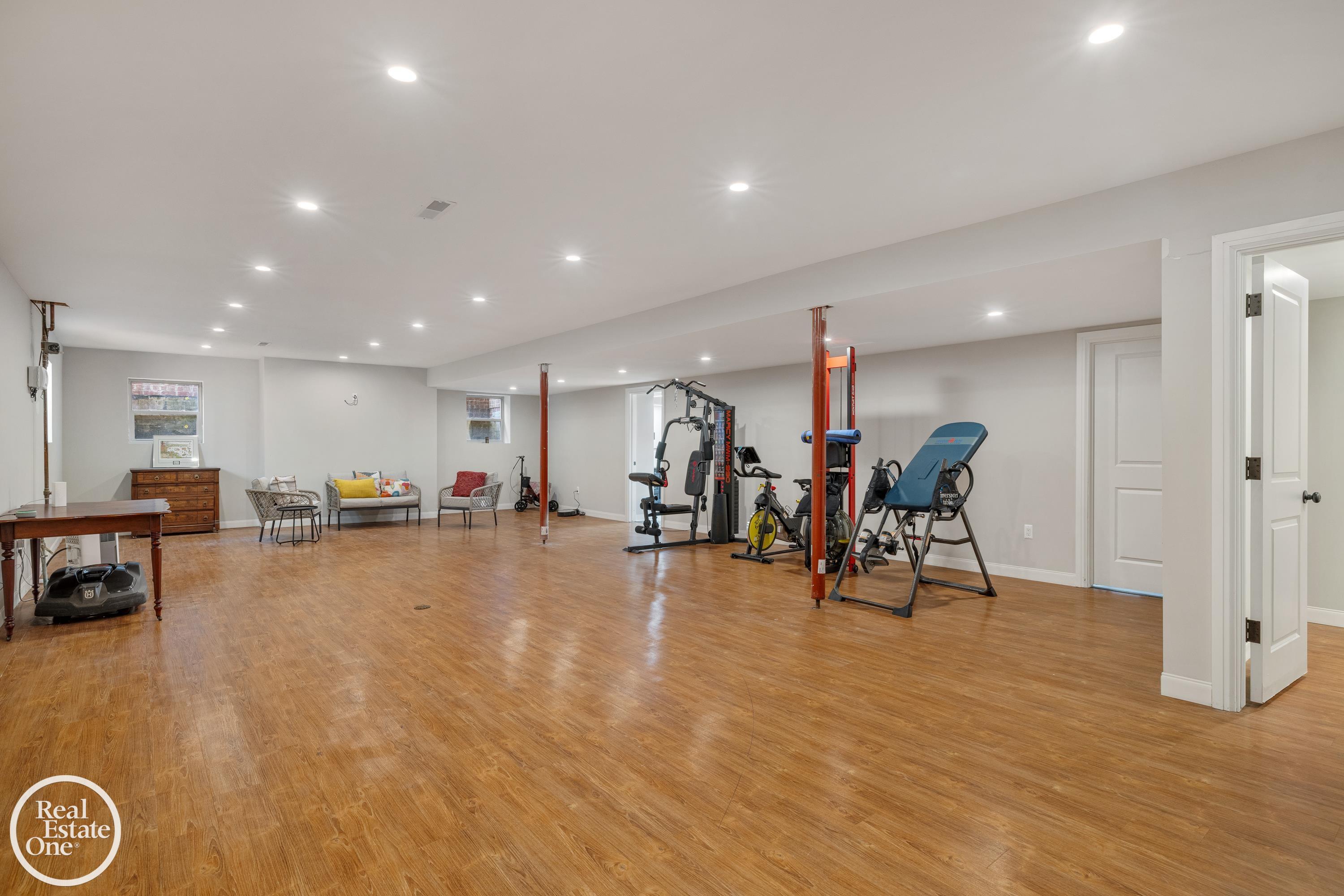 577 Washington Road Grosse Pointe, MI 48230 - Photo 65 of 93 50201174-736b70a5-2ce4-4caf-bd71-cf22b57b65a6.JPG