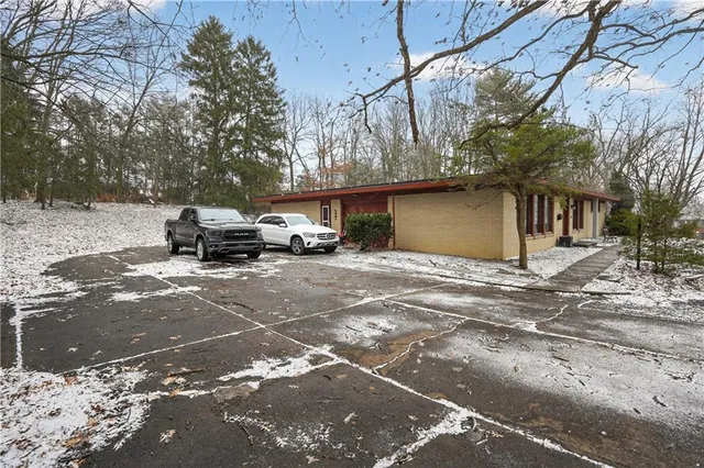 $279,900 | 290 Maple Drive, Greensburg, PA 15601