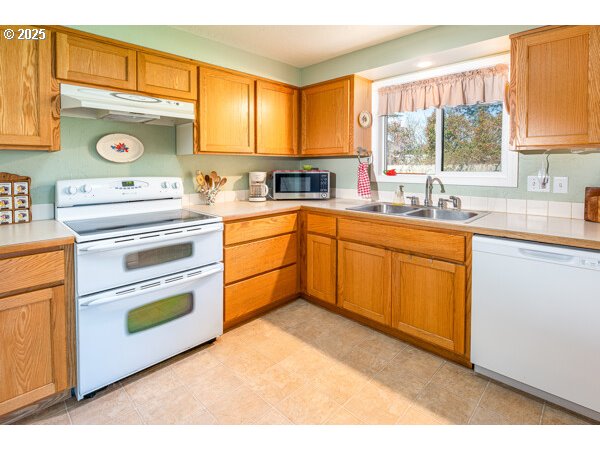 88196 Huston Road Veneta, OR 97487 - Photo 11 of 35 Kitchen
