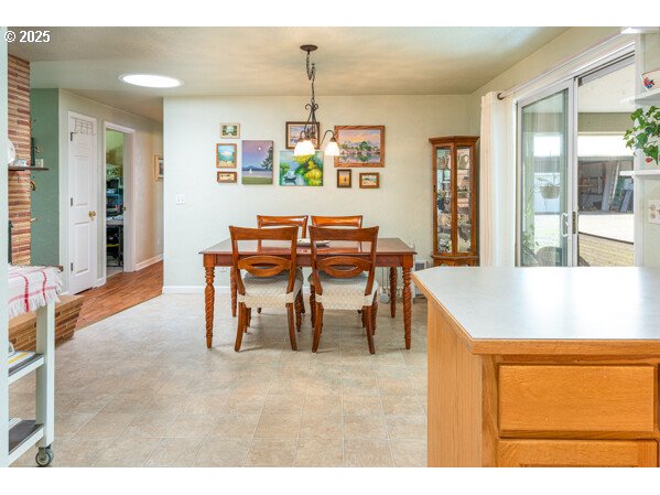 88196 Huston Road Veneta, OR 97487 - Photo 13 of 35 Dining Room