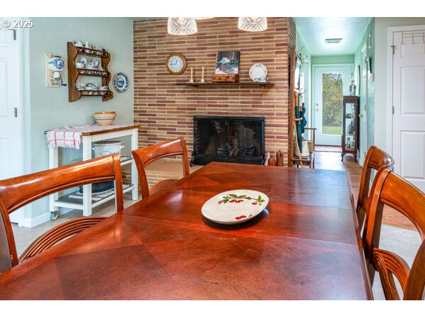 88196 Huston Road Veneta, OR 97487 - Photo 14 of 35 Dining Room