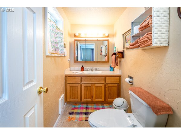 88196 Huston Road Veneta, OR 97487 - Photo 20 of 35 Bathroom