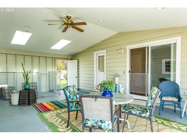 88196 Huston Road Veneta, OR 97487 - Photo 22 of 35 Covered Patio