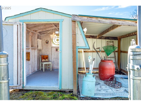 88196 Huston Road Veneta, OR 97487 - Photo 29 of 35 Coop