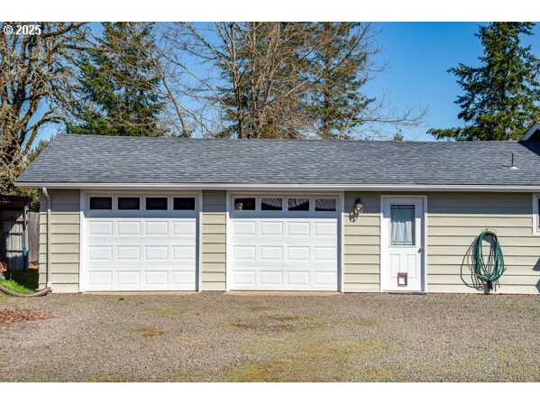 88196 Huston Road Veneta, OR 97487 - Photo 30 of 35 Garage