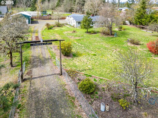 88196 Huston Road Veneta, OR 97487 - Photo 5 of 35 Driveway
