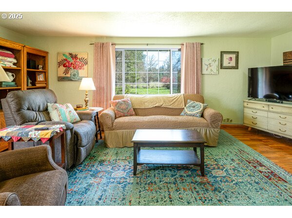 88196 Huston Road Veneta, OR 97487 - Photo 7 of 35 Living Room