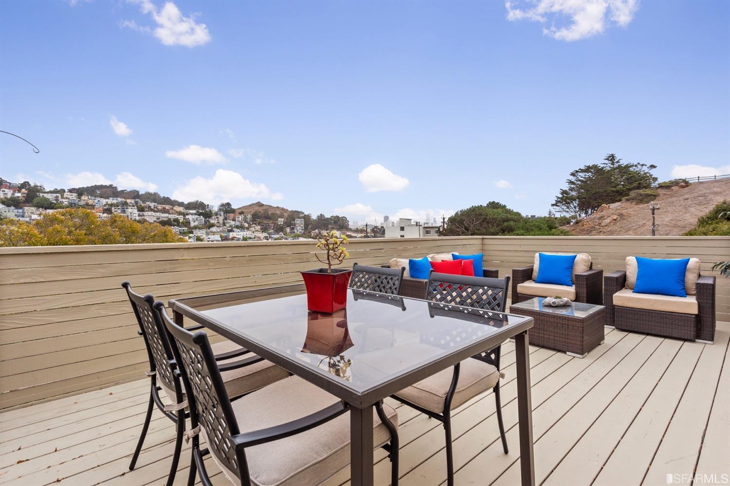 26 Eagle Street San Francisco, CA 94114 - Photo 15 of 56 a view of a terrace with furniture and stove