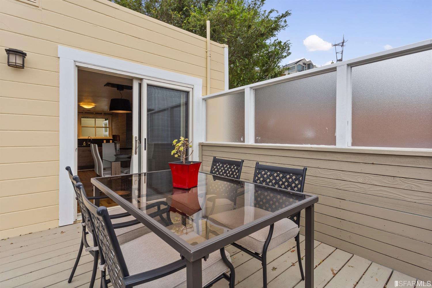 26 Eagle Street San Francisco, CA 94114 - Photo 16 of 56 a view of patio with table and chairs and potted plants