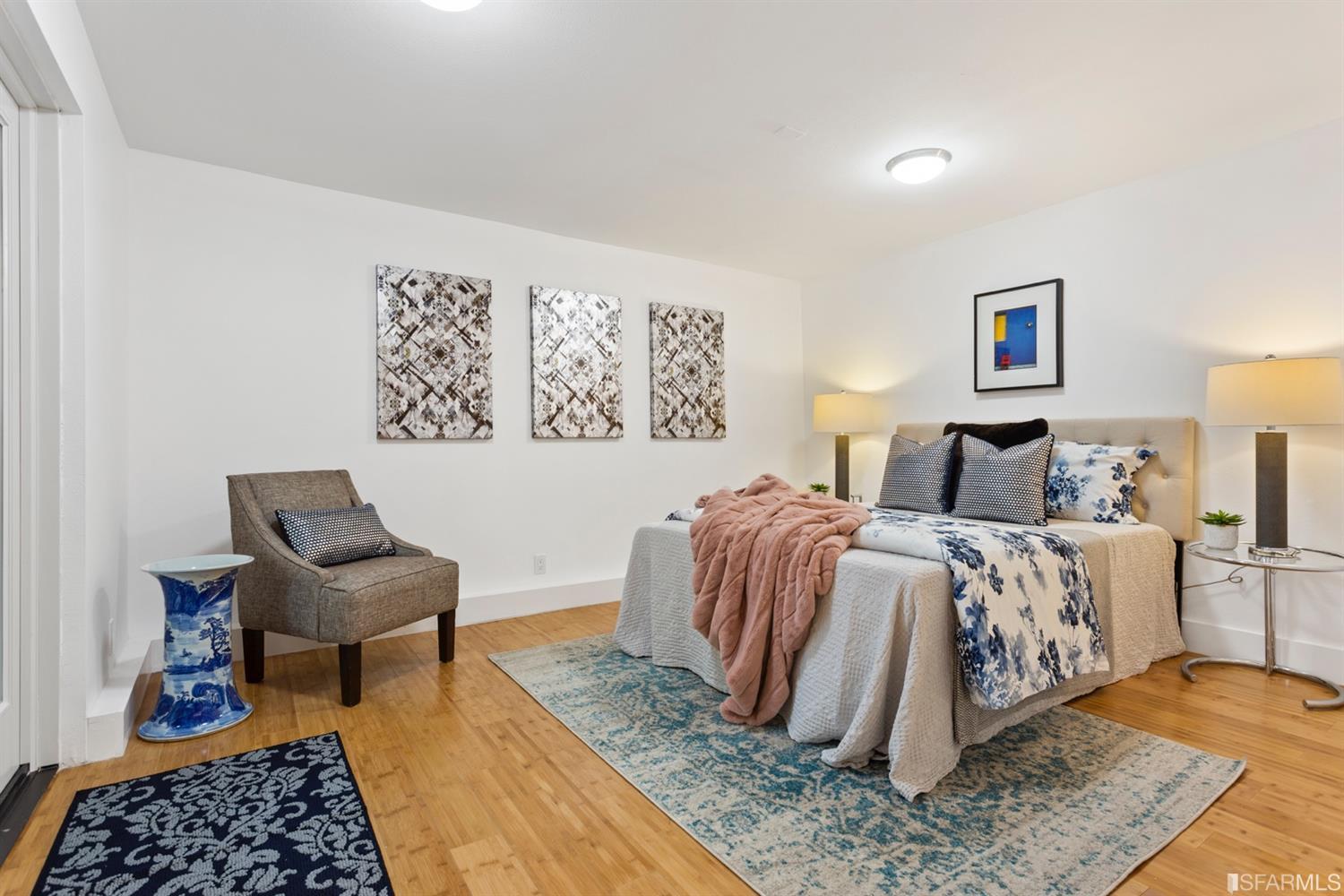 26 Eagle Street San Francisco, CA 94114 - Photo 41 of 56 a bedroom with a bed and a couch