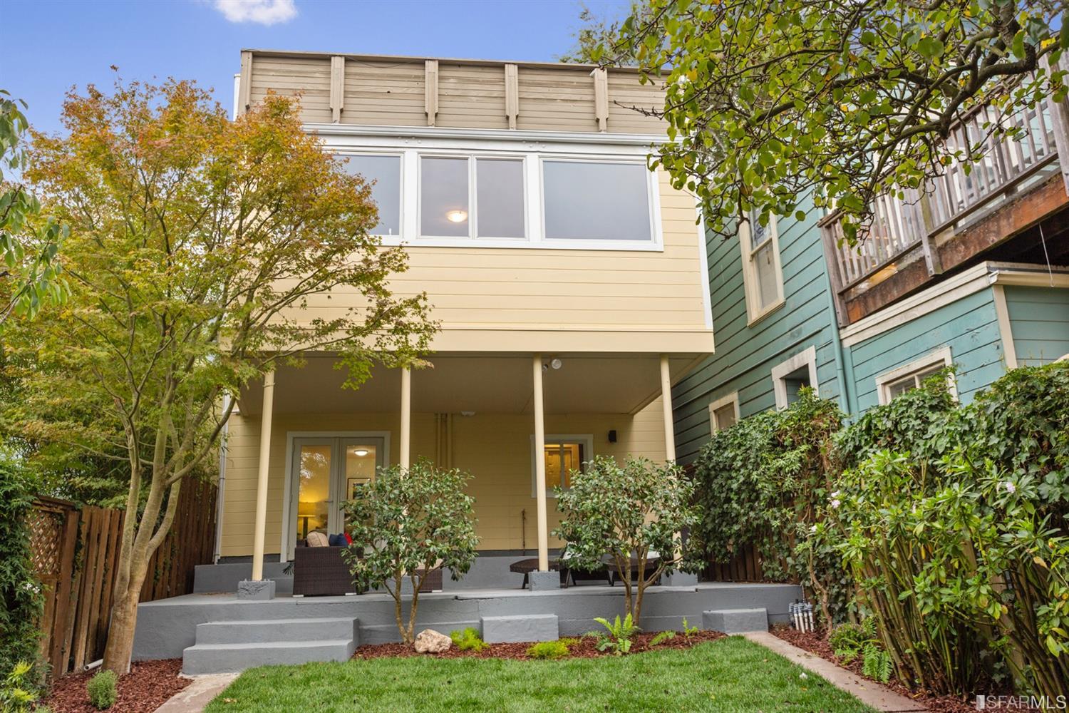 26 Eagle Street San Francisco, CA 94114 - Photo 49 of 56 a front view of a house with garden