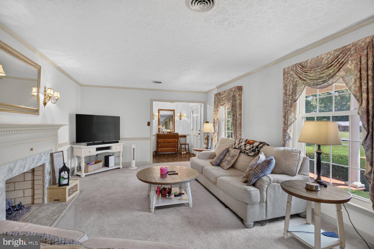 207 Circle View Road Luray, VA 22835 - Photo 10 of 74 Gallery Image 10