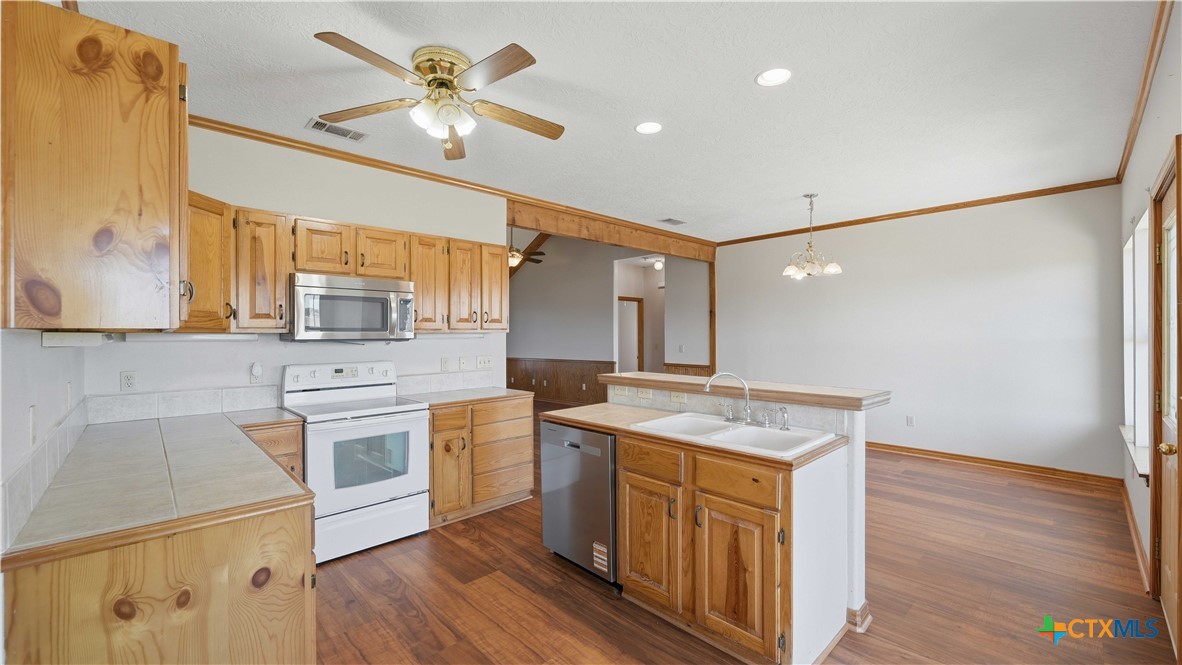 4355 South E River Road Martindale, TX 78655 - Photo 18 of 28 Kitchen