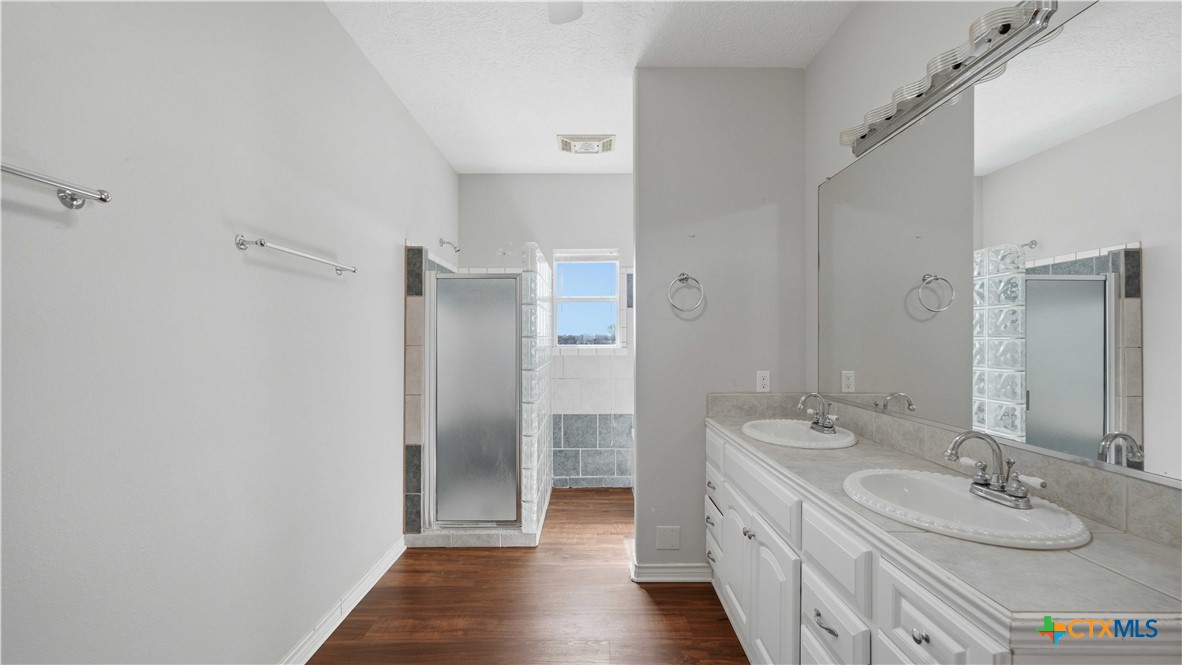4355 South E River Road Martindale, TX 78655 - Photo 23 of 28 Main bath