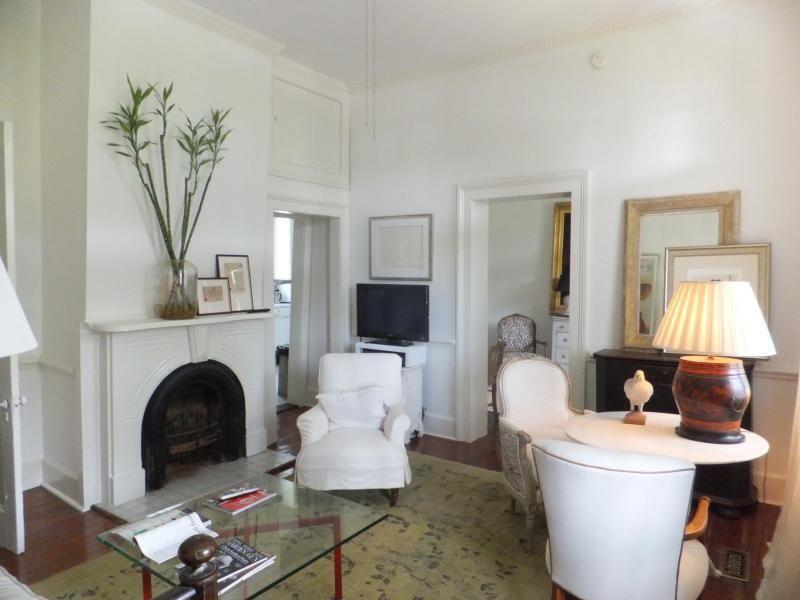 60 Rutledge Avenue Charleston, SC 29401 - Photo 4 of 10 60 rutlege Living Room A