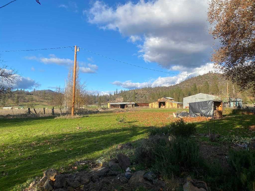11324 Eastside Road Fort Jones, CA 96032 - Photo 5 of 19 Gallery Image 5