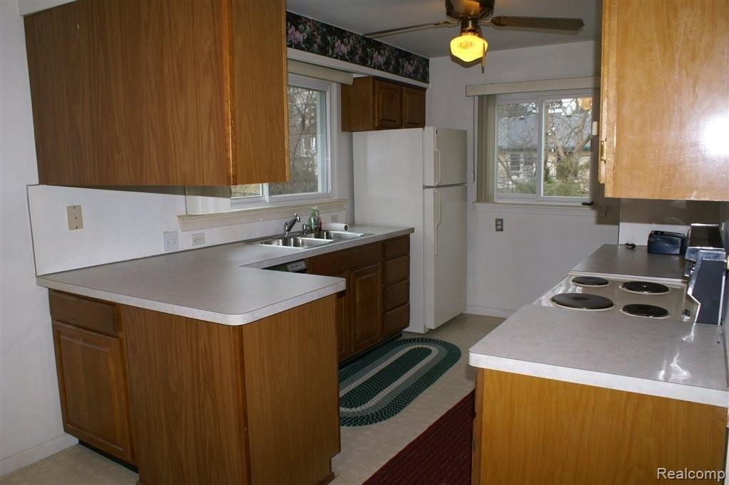 643 Orion Road Lake Orion, MI 48362 - Photo 9 of 17 DSC00811.JPG