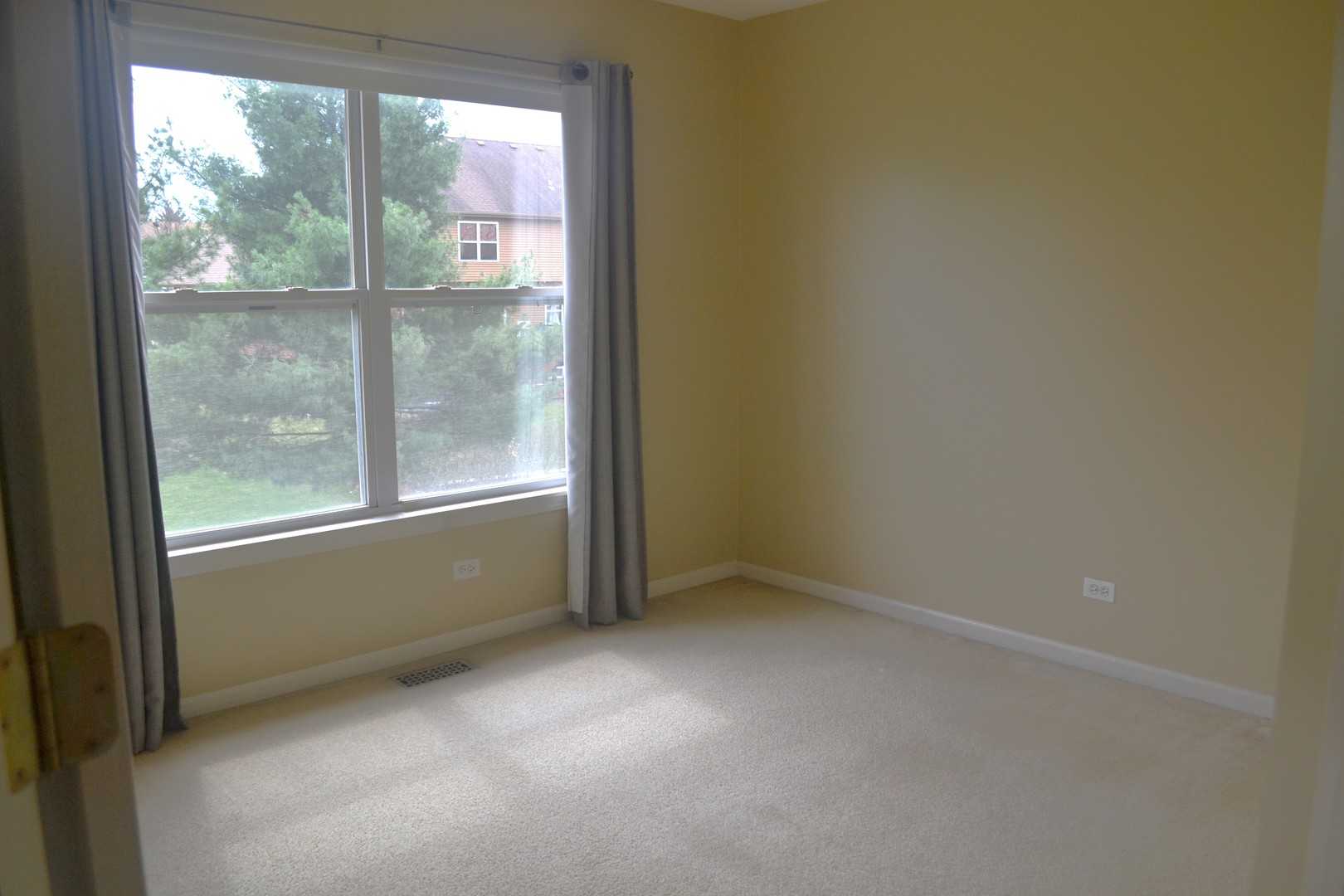 269 Hampton Road Sugar Grove, IL 60554 - Photo 12 of 22 Gallery Image 12