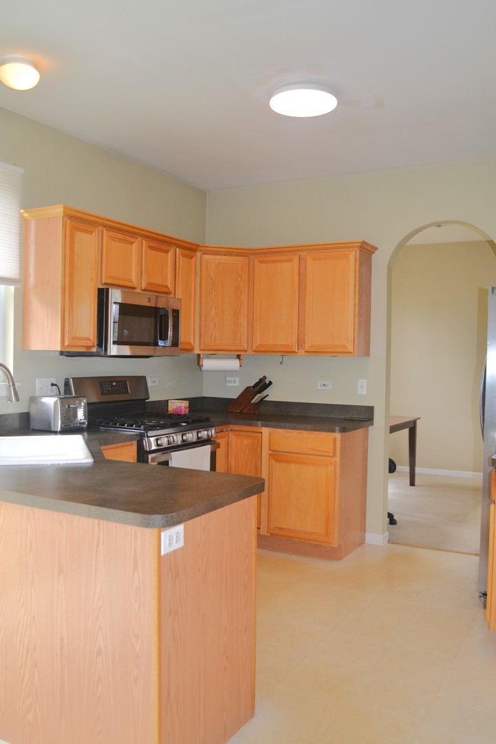 269 Hampton Road Sugar Grove, IL 60554 - Photo 6 of 22 Gallery Image 6