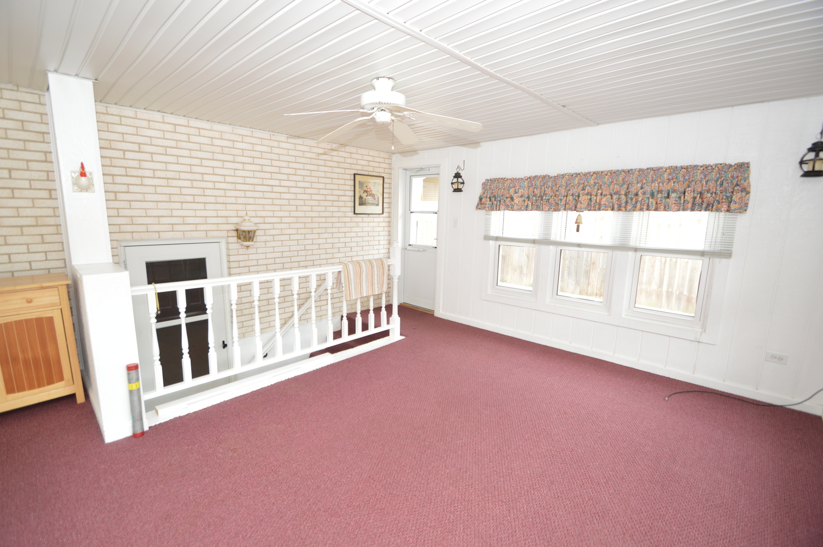 499 Selborne Road Riverside, IL 60546 - Photo 29 of 35 a view of an empty room with a window