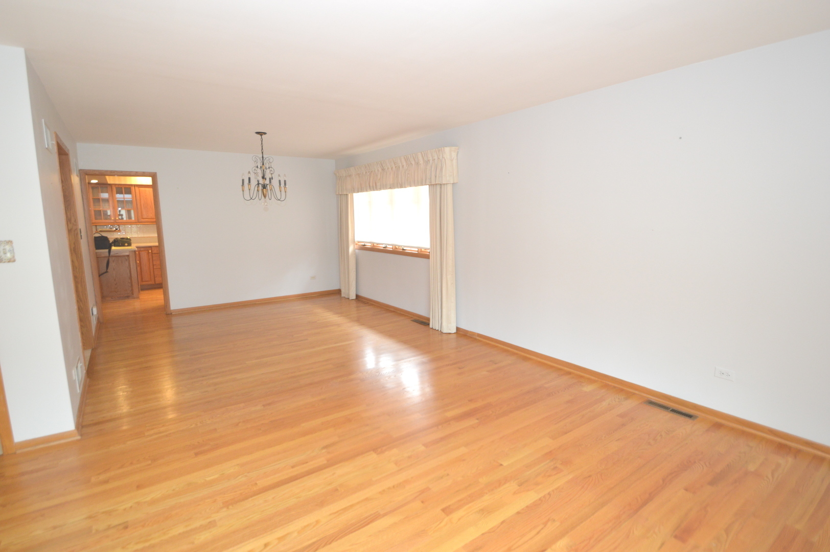 499 Selborne Road Riverside, IL 60546 - Photo 5 of 35 a view of an empty room and window