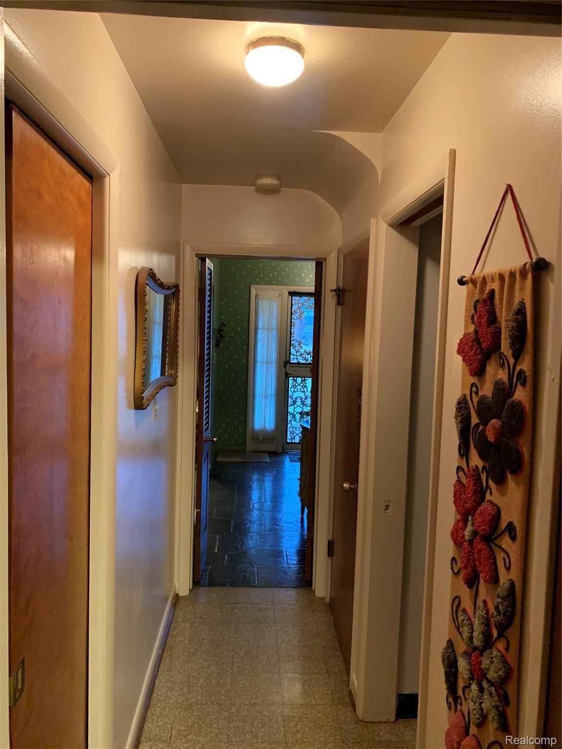 181 Riverside Drive Detroit, MI 48215 - Photo 9 of 10 34AB452D-E40D-40F7-AE6B-E4D5F736804A.jpeg