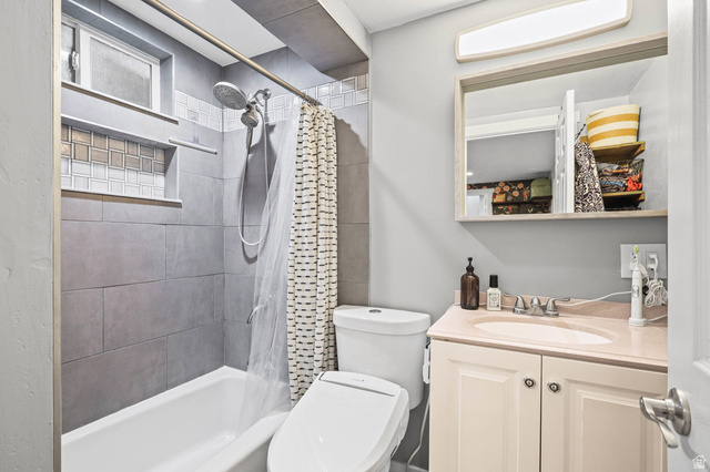 481 550 South Bountiful, UT 84010 - Photo 32 of 45 Full Bathroom attached to basement den
