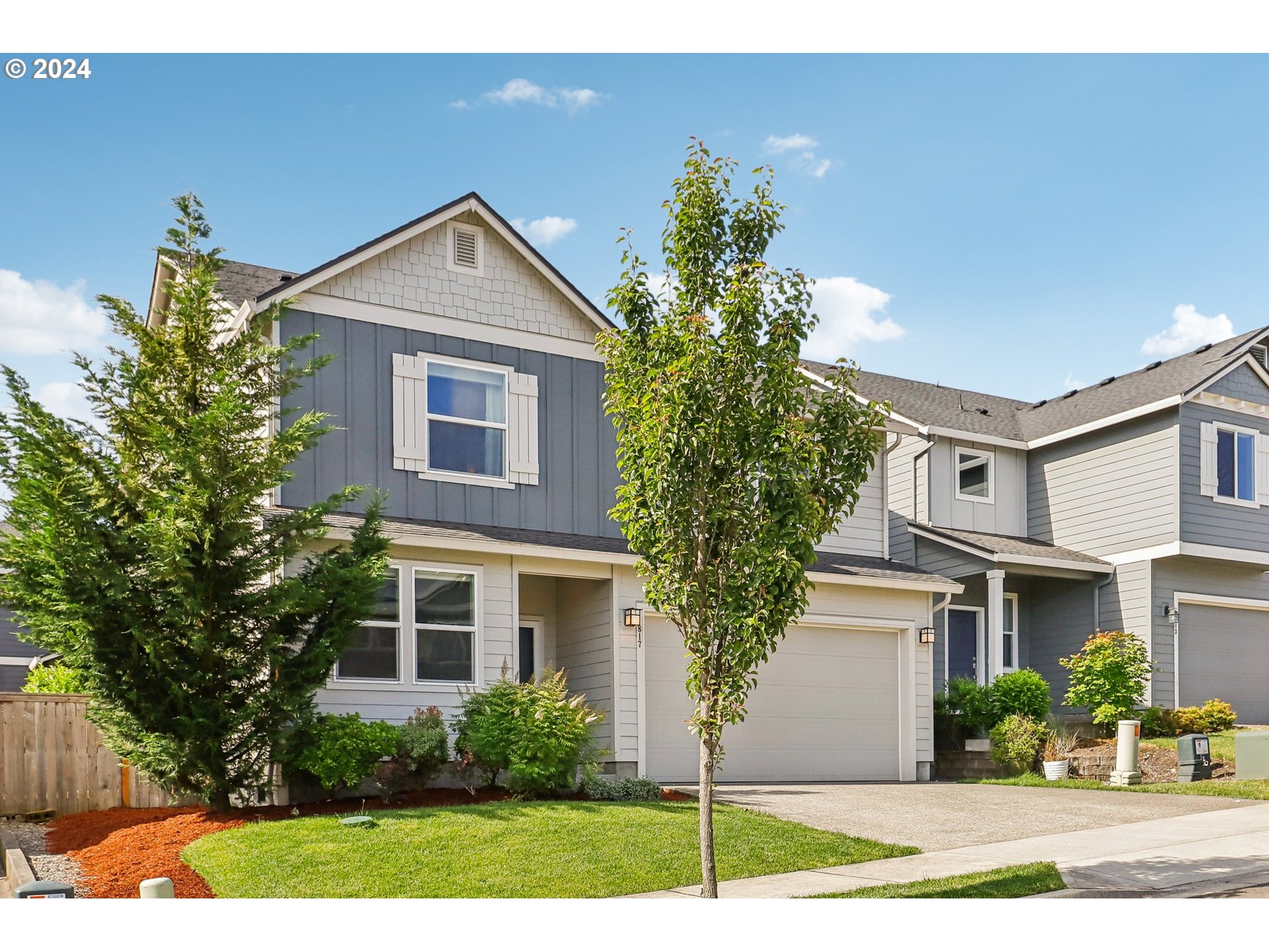 1817 Northeast 171st Street Ridgefield, WA 98642 - Photo 1 of 32 a front view of a house with garden