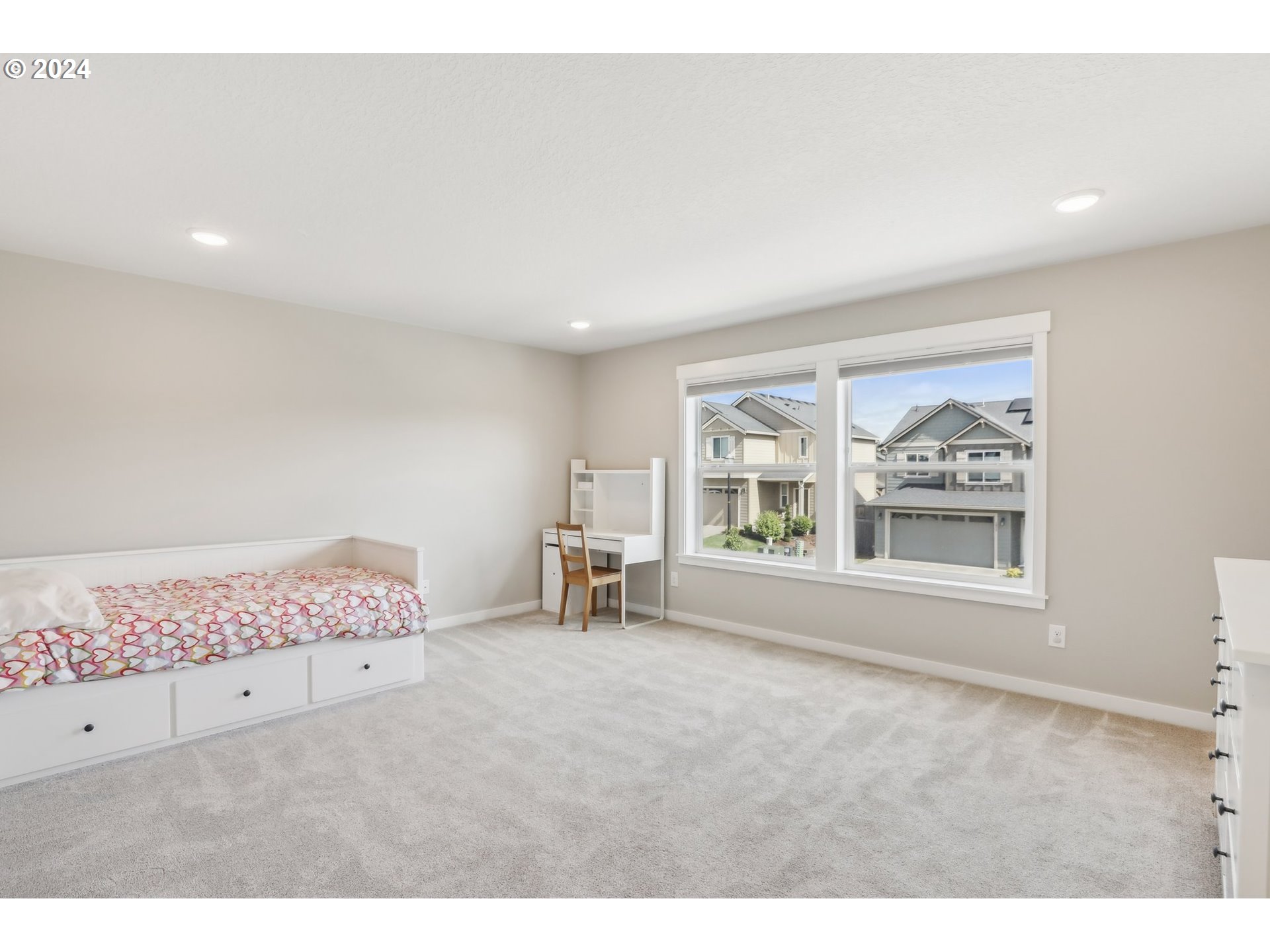 1817 Northeast 171st Street Ridgefield, WA 98642 - Photo 23 of 32 a living room with furniture and large window