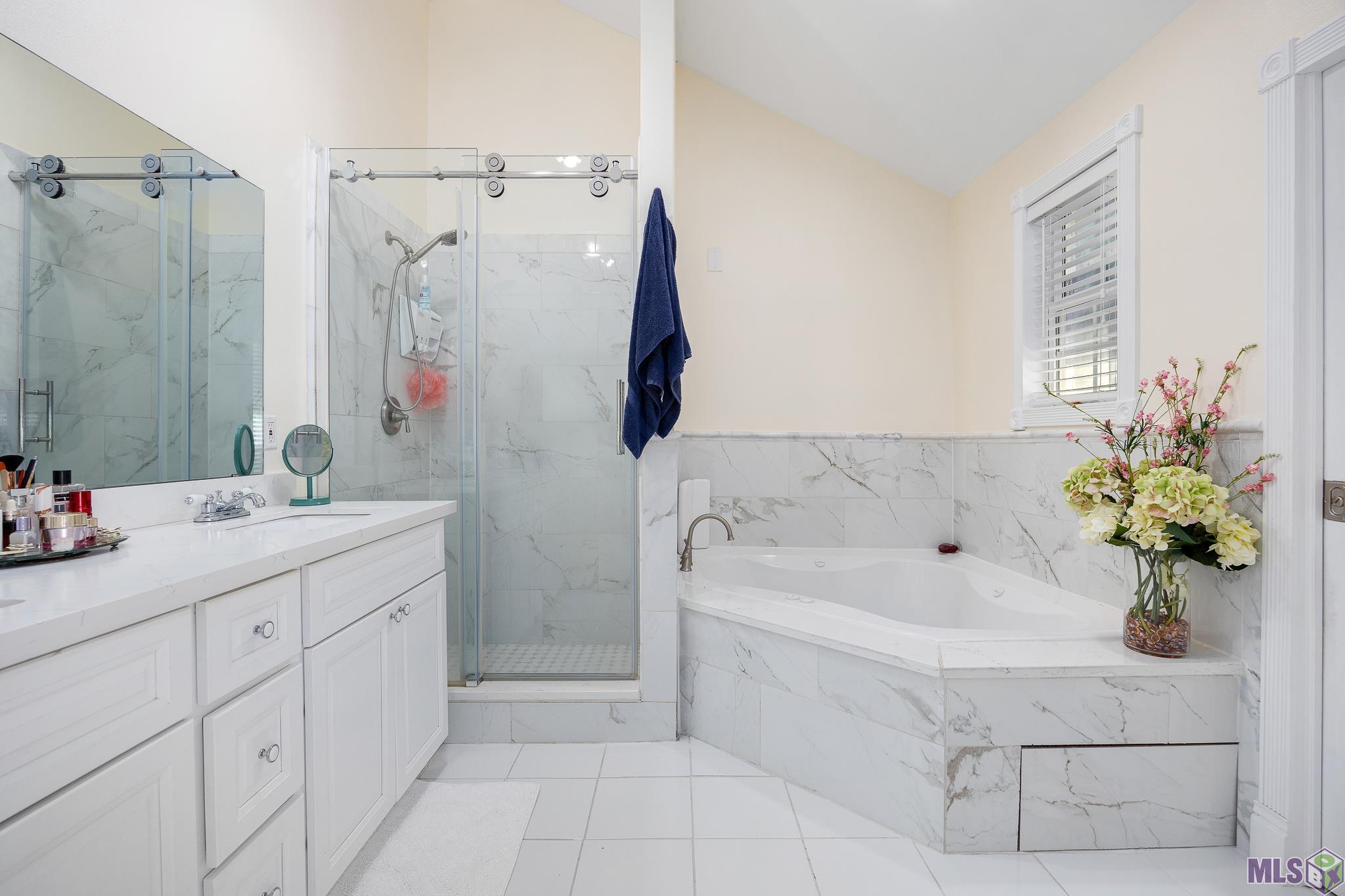 7463 Proxie Drive Baton Rouge, LA 70817 - Photo 14 of 24 Master bathroom