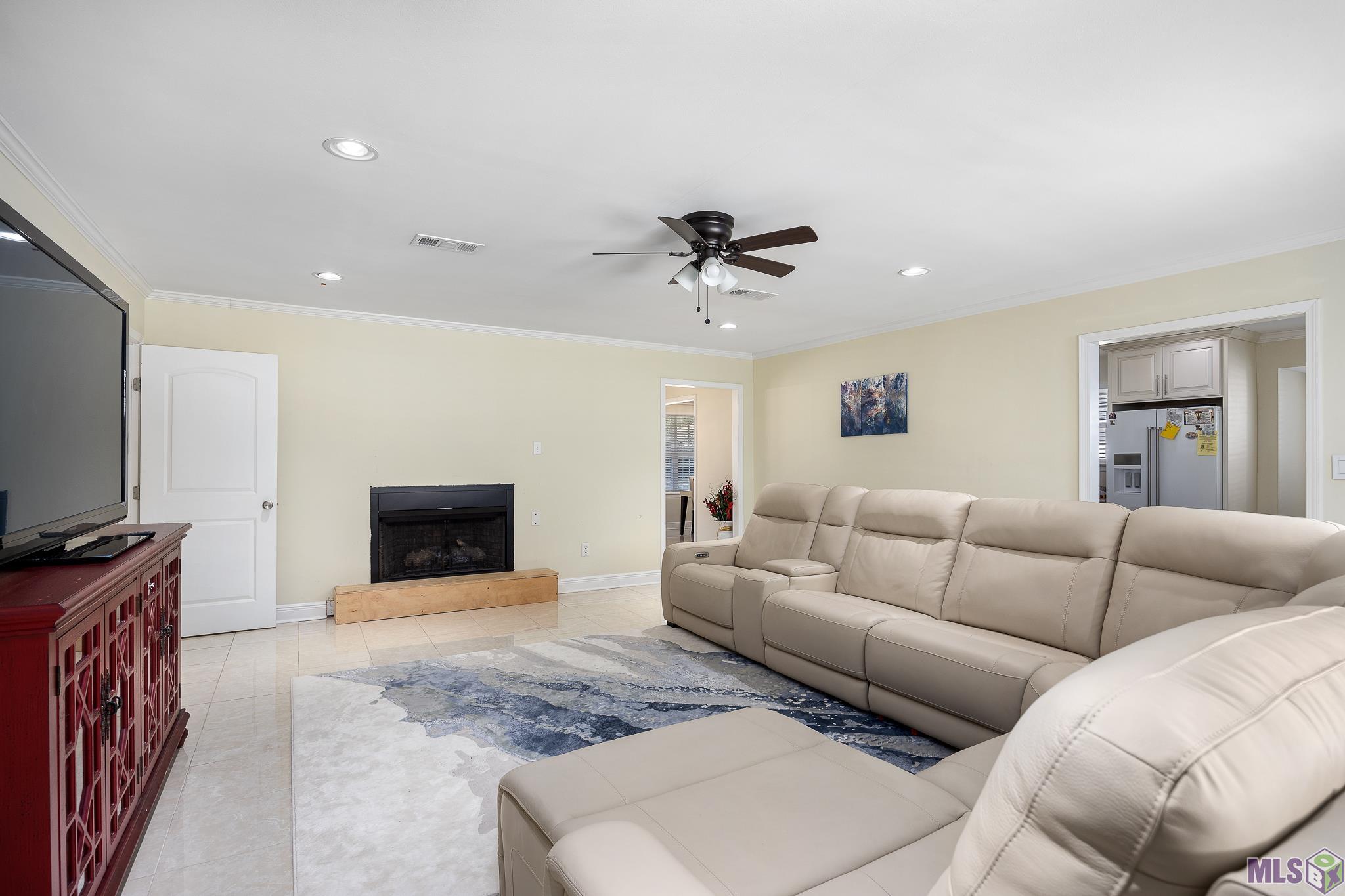 7463 Proxie Drive Baton Rouge, LA 70817 - Photo 5 of 24 Livingroom