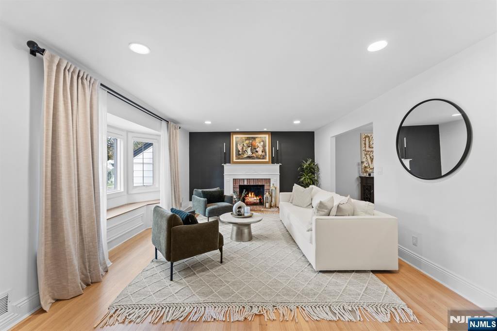 14 Congress Road Emerson, NJ 07630 - Photo 2 of 22